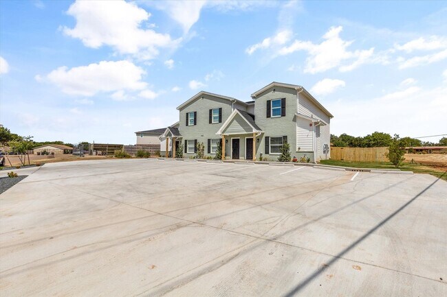 Building Photo - 1402 Courtney Pl