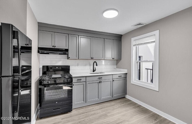 Building Photo - 700 Fifth Ave