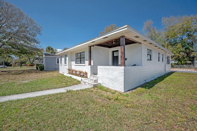 Building Photo - 701 W Indiana Ave