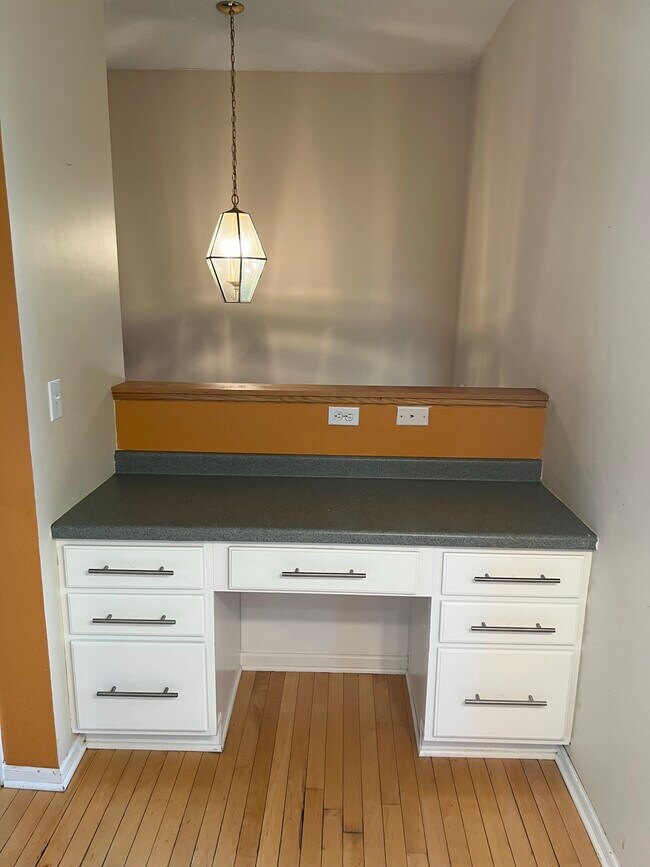 Building Photo - 7866 Old Carriage Ct