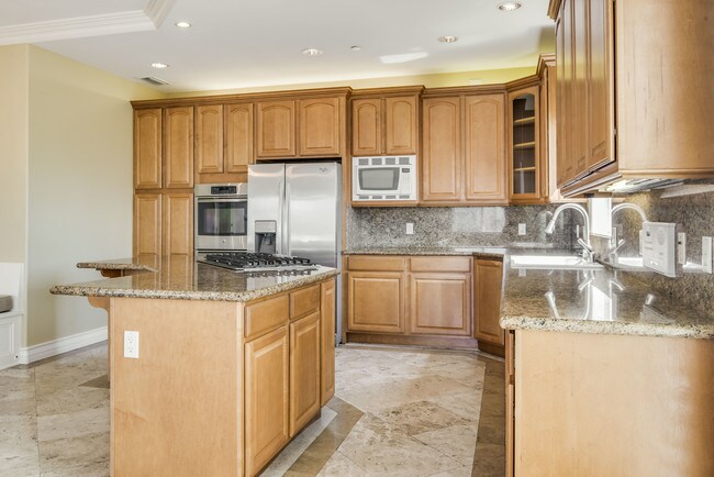 Tons of Storage - 513 N Juanita Ave