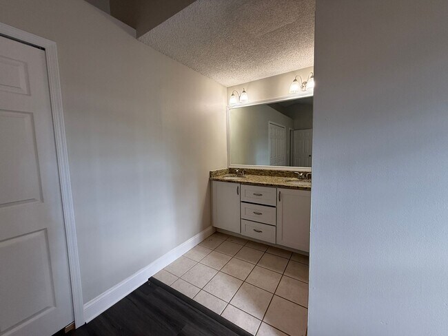 Building Photo - 2/2 Town Home in Casselberry