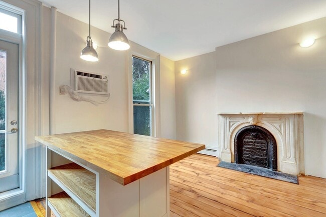 Building Photo - 520 Manila Ave