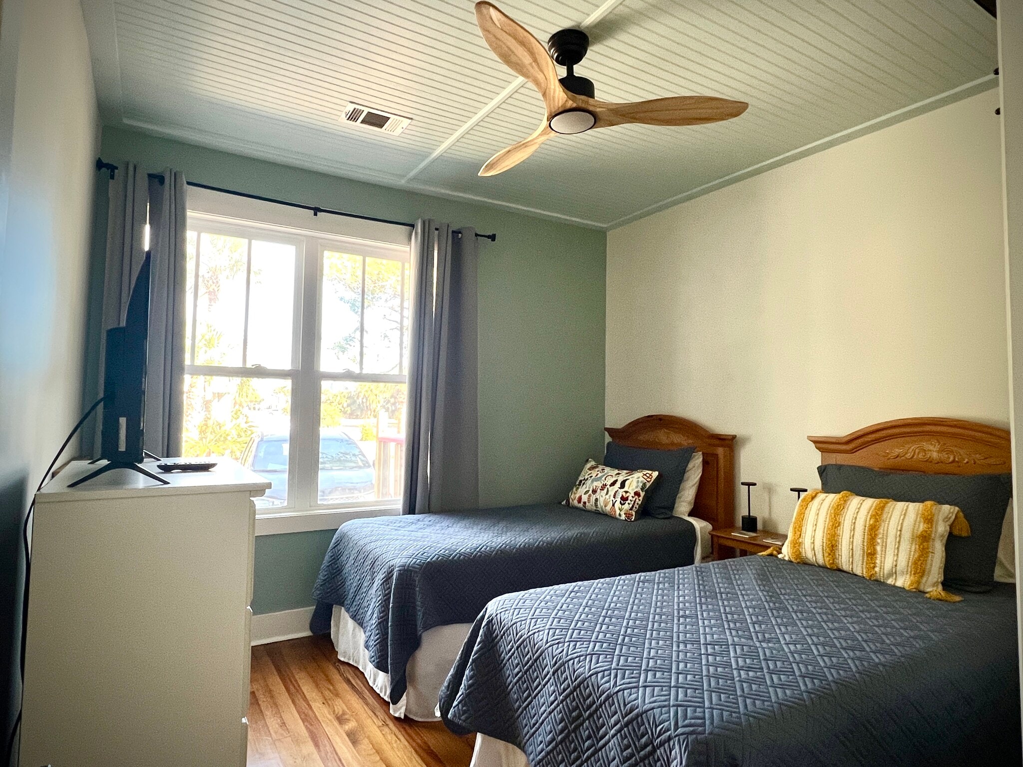 Building Photo - 201 Lovell Ave