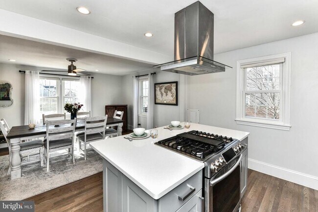 Building Photo - 7308 Poplar Ct