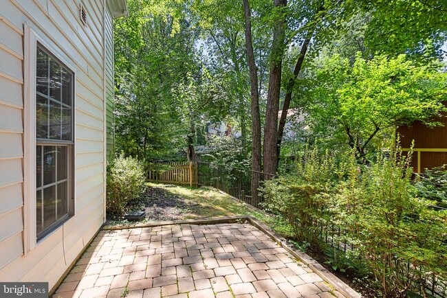 Building Photo - 2202 Sarah Woods Ct