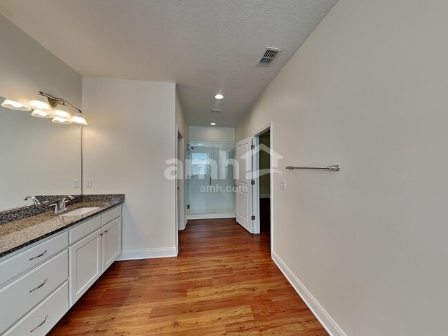 Building Photo - 1921 Moorings Cir