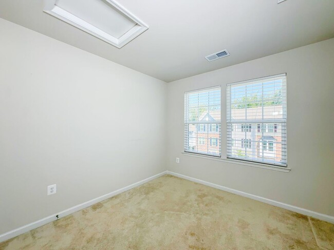 Building Photo - 72 Caswell Dr
