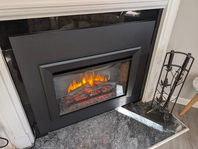 Building Photo - 38 River Bank Dr