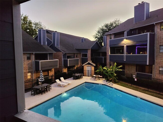 Building Photo - 2500 Burleson Rd