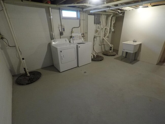 Building Photo - 3035 Martin Rd