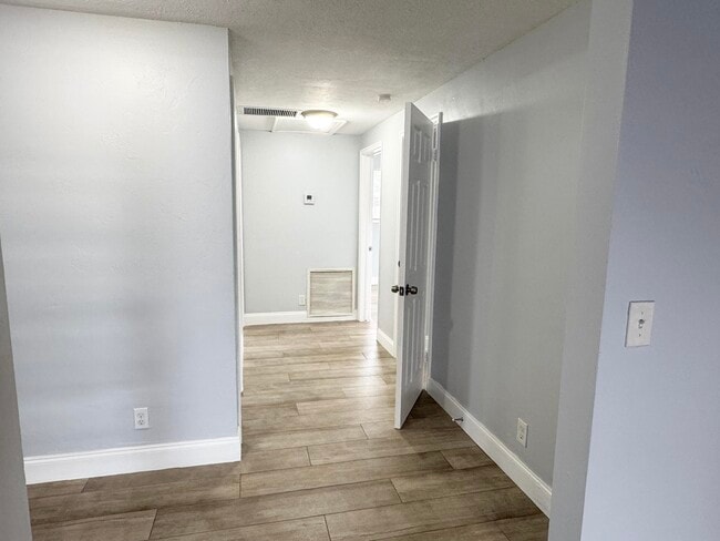 Building Photo - 350 Cypress Dr