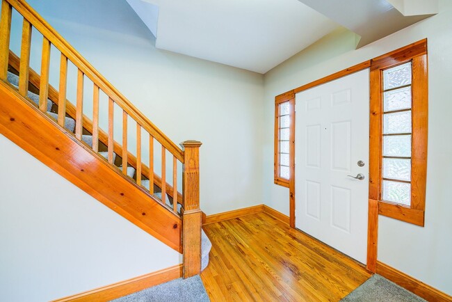 Building Photo - Stunning 3 bedroom home in Bon Air availab...