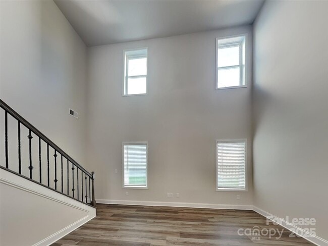 Building Photo - 168 Queenshall Rd