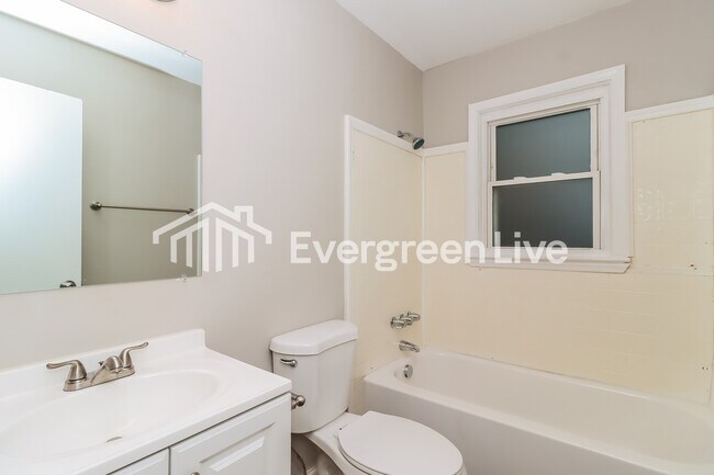 Building Photo - 1404 Hateras Ave