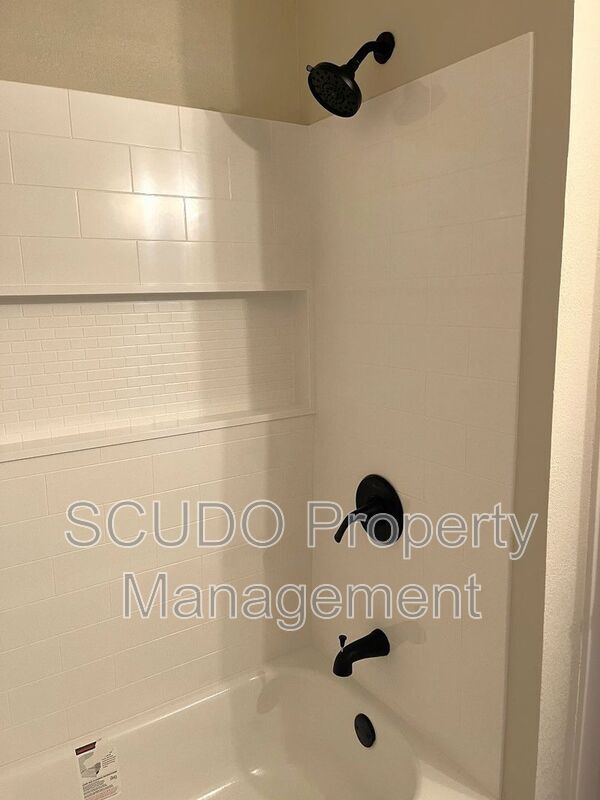 Building Photo - 2100 SW 9th St