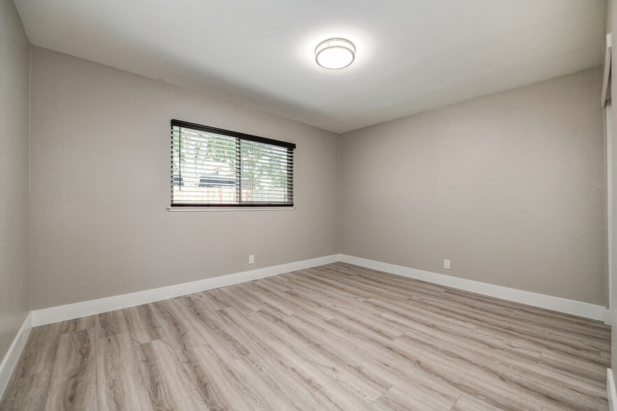Building Photo - 2432 Camino Garden Way