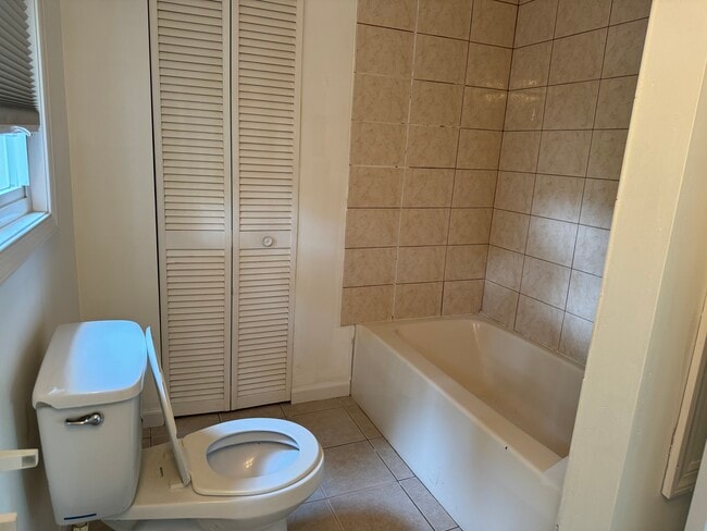 Bathroom - 3811 S Main Rd