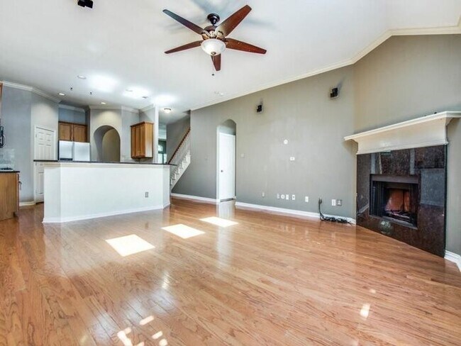 Building Photo - Gorgeous 1.5 story home with media equipment
