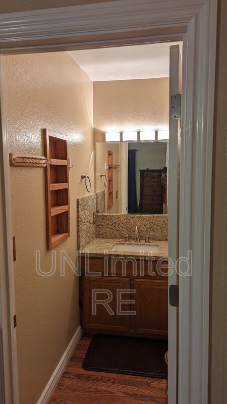 Building Photo - 2589 N Oakmont Dr