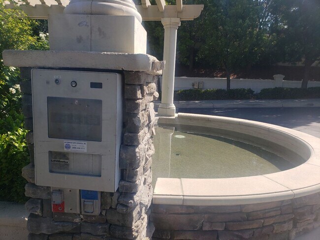 Building Photo - Large 4 BR + Office/Den in Gated Comunity - South Temecula