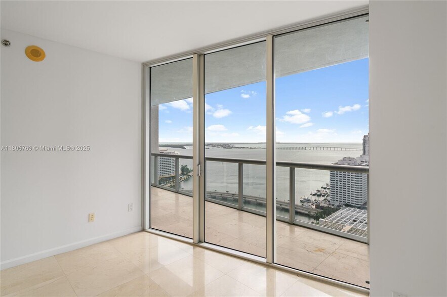 Building Photo - 475 Brickell Ave
