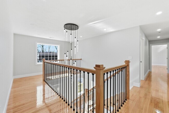 Building Photo - 6 Barrows Rd