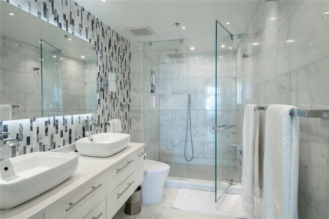 Building Photo - 335 S Biscayne Blvd