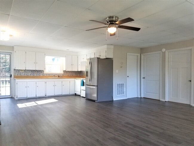 Building Photo - Beautiful 2 Bed Home in Fleetwood!