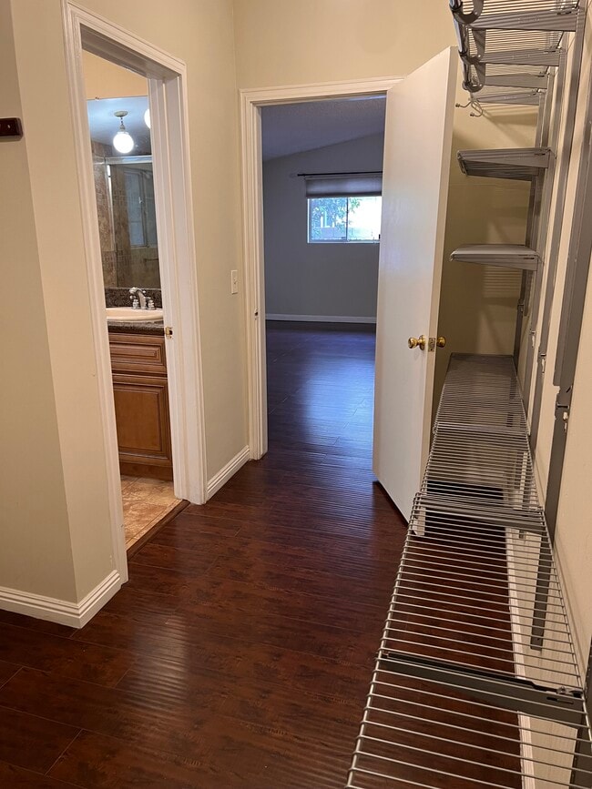 Building Photo - 4541 Collett Ave