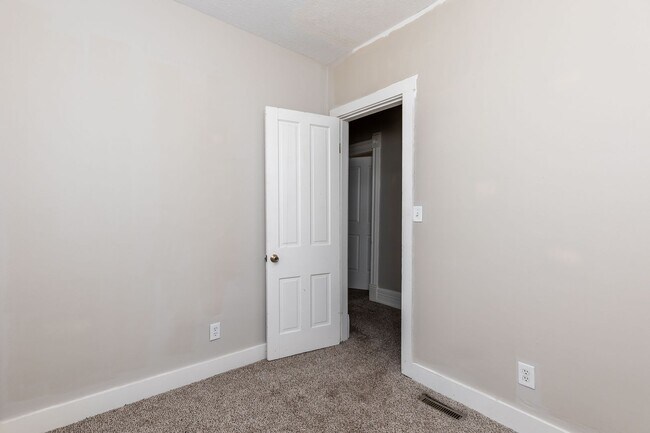 Building Photo - Hudson Ave.