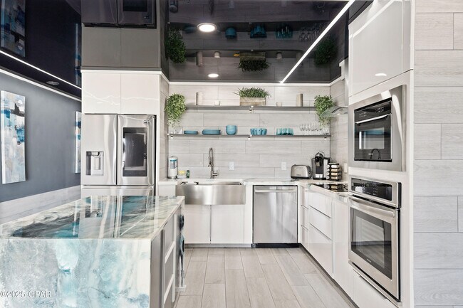 Building Photo - 8743 Thomas Dr