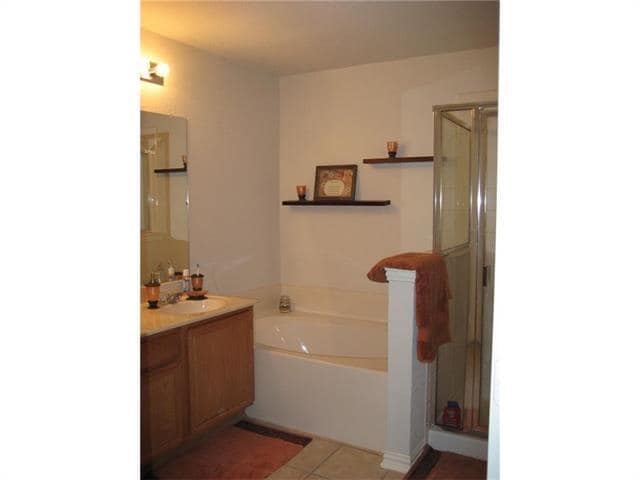 Building Photo - 909 Avondale Ln