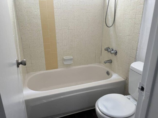 Building Photo - 1.0 bedroom in Los Angeles California 91343