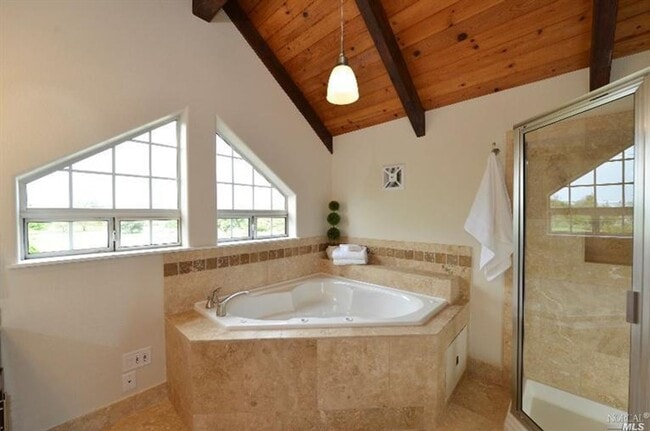 Building Photo - Beautiful 2 Bedrooms Plus Office, 3 Bathro...