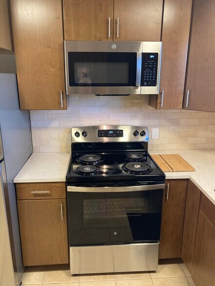 Building Photo - 14275 Avon Allen Rd