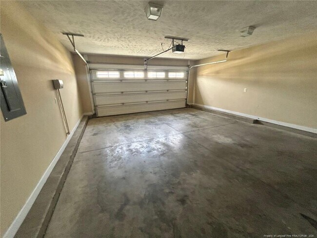 Building Photo - 231 Brightwood Dr