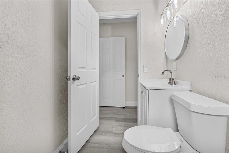 Building Photo - 1906 E Ida St