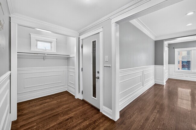 Building Photo - 7440 S Paxton Ave