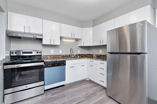 Building Photo - Chapel Hill