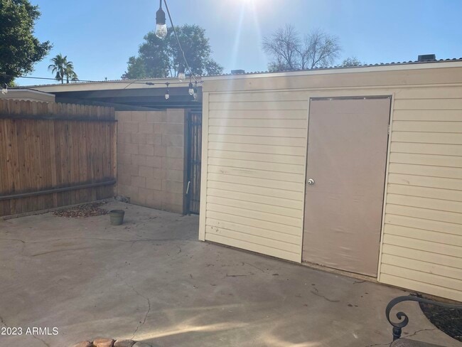 Building Photo - 6617 S Granada Dr