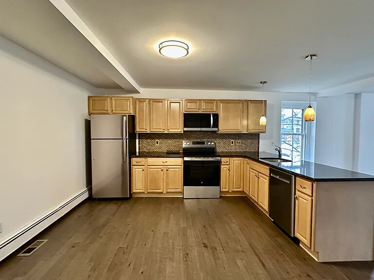 Building Photo - 420 W Chestnut St