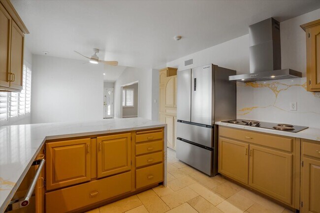 Building Photo - 7365 Pomelo Dr
