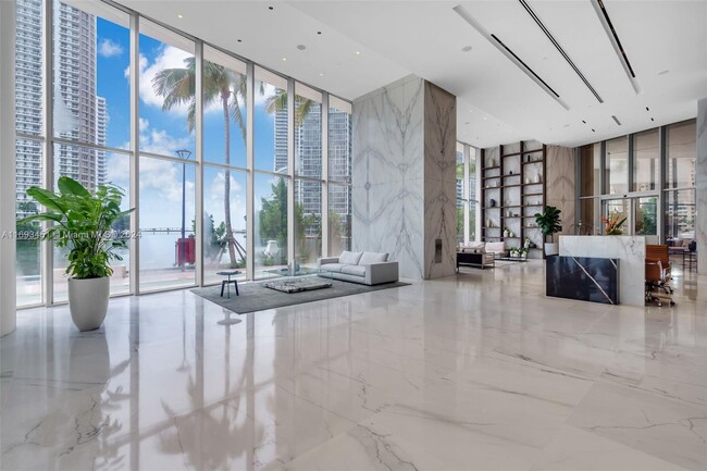 Building Photo - 300 Biscayne Boulevard Way