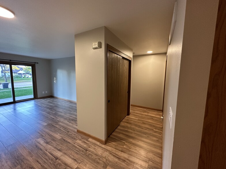 Building Photo - 2046 Cliff Alex Ct S