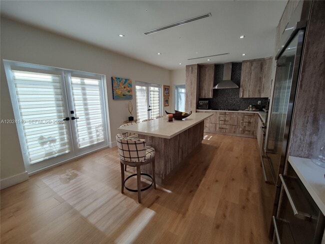 Building Photo - 1823 S Bayshore Ln