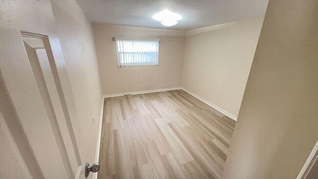 Building Photo - Regency Cove 55+ Gated Community - 2 bedroom won't last long, come See!!