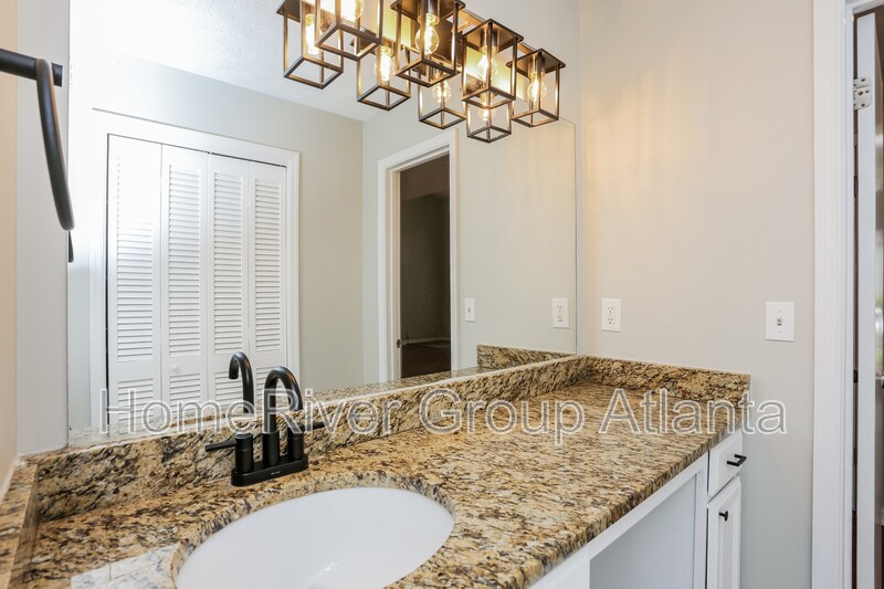 Building Photo - 6360 Ashdale Dr