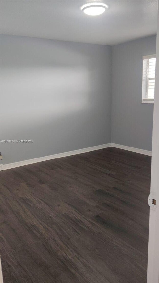 Building Photo - 7910 N Colony Cir