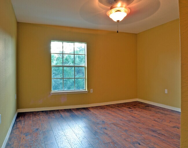 Building Photo - Luxury 3 bedroom 2 bath condo in Lakewood Ranch